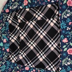 3/20$ Pink black and white plaid skirt with 2in slit